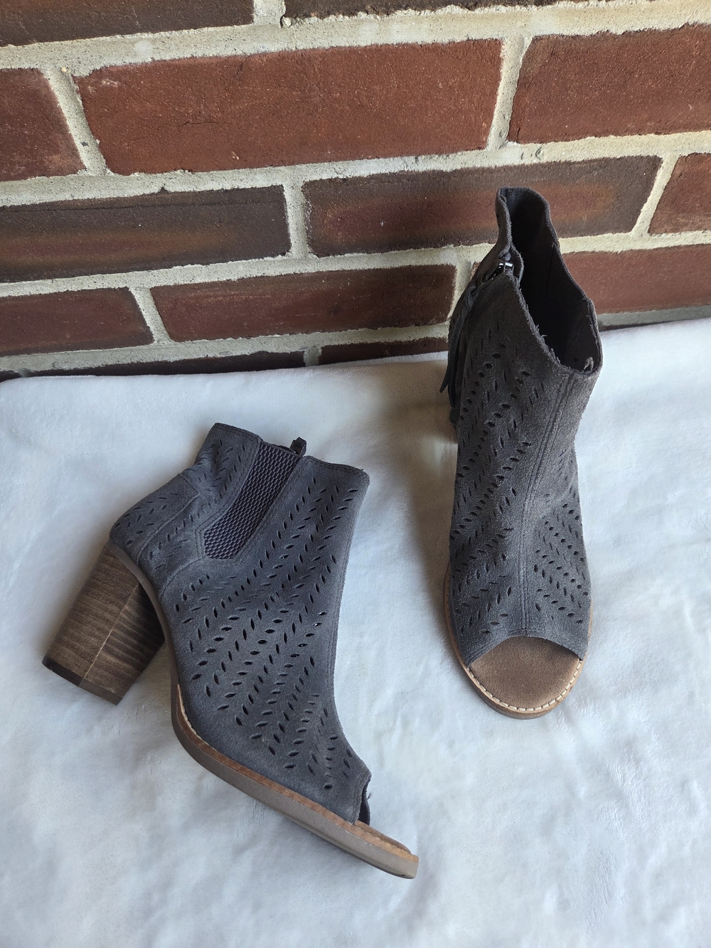 TOMS Gray Suede Peep Toe Laser Cut Ankle Booties Block Heel Women's 8.5